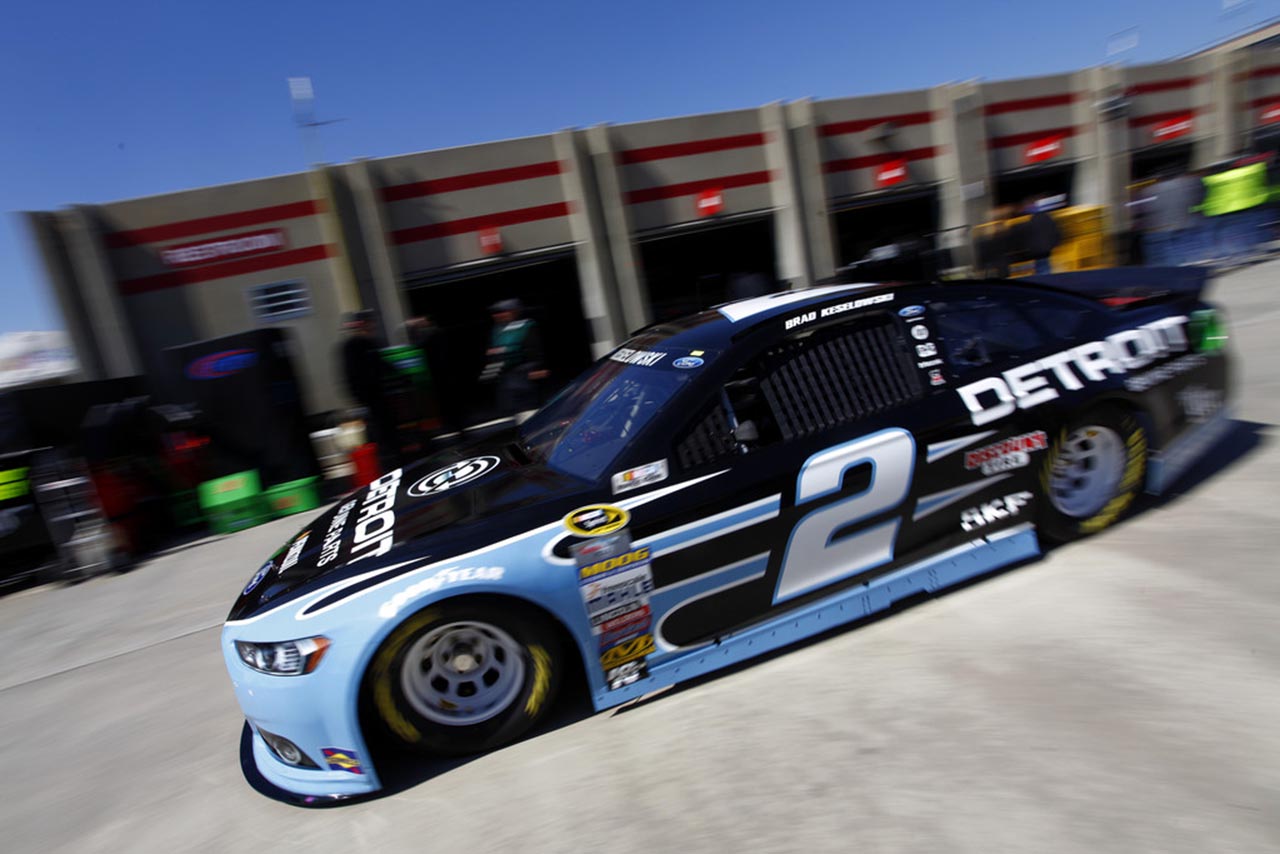 Brad finished fourth at Richmond and 16th at Charlotte while sporting the Detroit Genuine Parts colors last year.